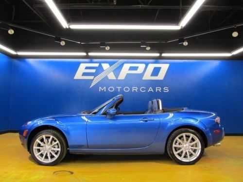 Mazda mx-5 miata convertible low miles 31k