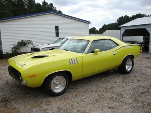 Mopar cuda muscle car