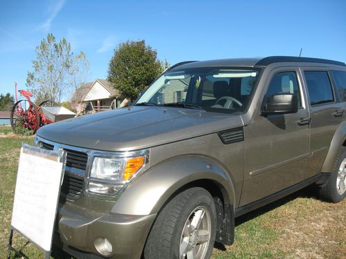 2007 dodge nitro sxt sport utility 4-door 3.7l 32k miles! clean!
