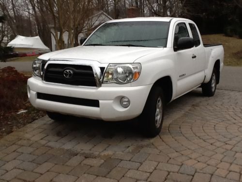 Like-new 2008 tacoma access cab longbed pickup with only 15k miles !