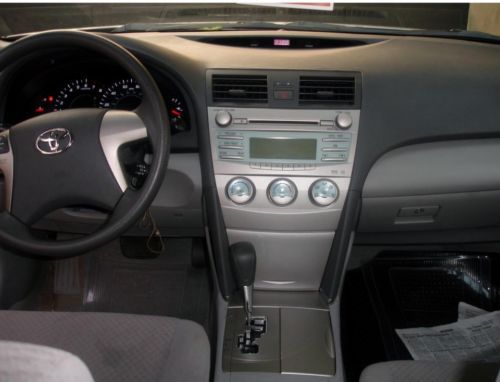 2007 toyota camry le silver 4 door sedan, great condition, 4 cylinder