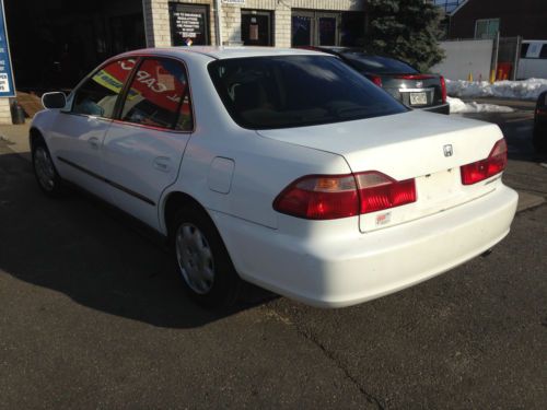 2000 Honda Accord LX Sedan 4-Door 2.3L, image 3