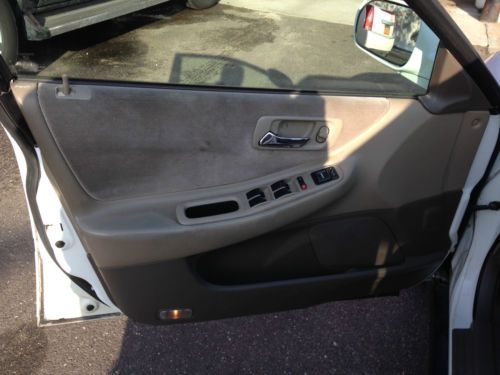 2000 Honda Accord LX Sedan 4-Door 2.3L, image 12