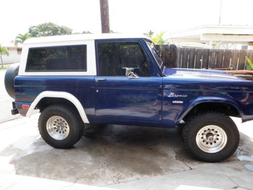 1969 ford bronco 4x4 with 302 motor: ps.pb, new carb, fuel pump and ipod stereo