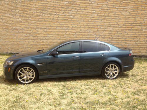 2009.5 pontiac g8 gxp sedan 4-door 6.2l