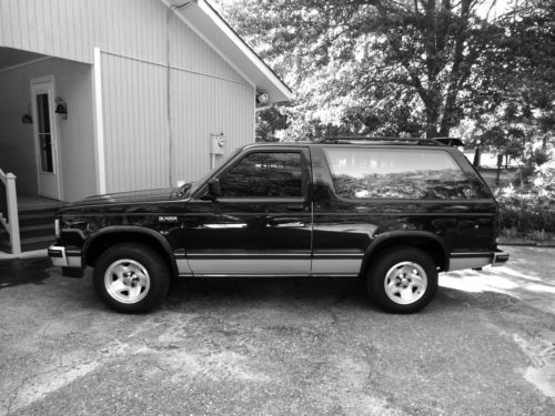 black S10 Chevy Blazer 2 wd, image 2
