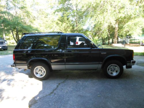 black S10 Chevy Blazer 2 wd, image 3