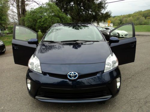 2012 toyota prius nice only 10,500 miles