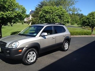 2006 hyundai tucson gls v6 4wd 1 owner 60,000 great shape and runs perfect