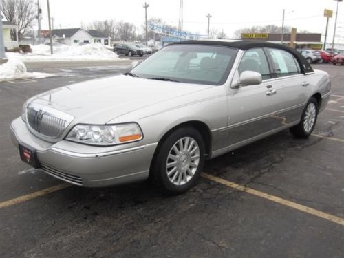 2003 lincoln town car signature series with cloth top