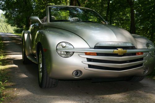 2004 chevrolet ssr base convertible 2-door 5.3l