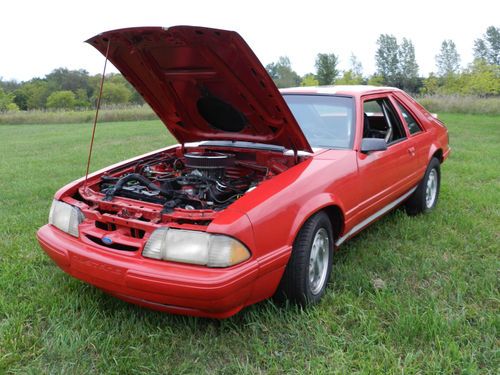 1986 ford mustang gt hatchback 2-door 5.0l