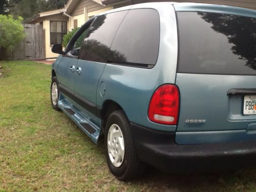 1999 dodge caravan se