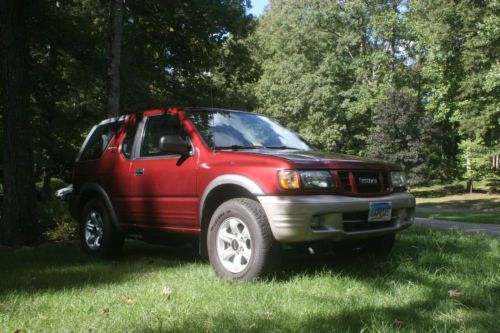 Red isuzu rodeo sport, 2 doors, v6 2wd - perfect first car for your teenager