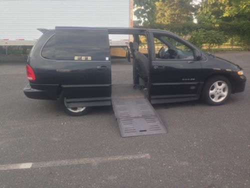 Van  wheelchair handicap dodge grand caravan 2000 side entry braun power ramp