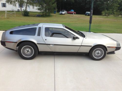 1981 dmc-12 delorean collector car, automatic. runs great, clean car