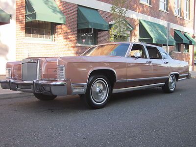 Classic continental town car 460 v8 no reserve. rust free. extra clean. original
