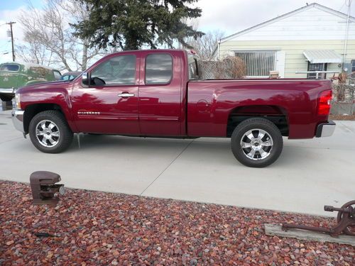 2013 chevy silverado lt 1500 4wd ext cab 5.3 600 miles custom wheels &amp; stripes