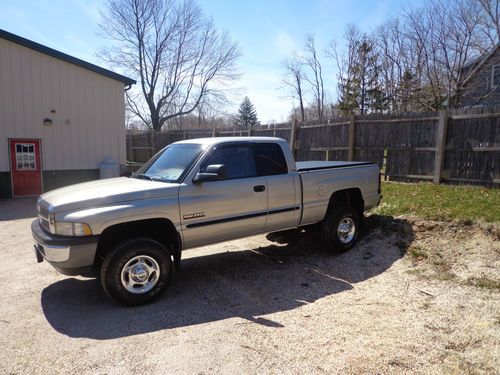 2001 dodge ram 2500 base standard cab pickup 2-door 5.9l