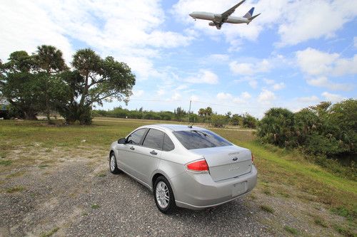 2009 ford focus  -mint condition- 35mpg!