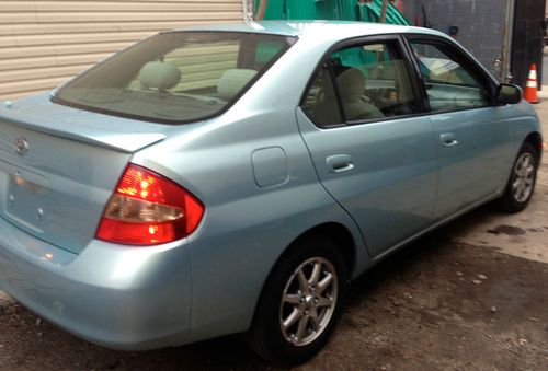 2001 toyota prius 4 dr sedan  low 73k miles, hybrid engine