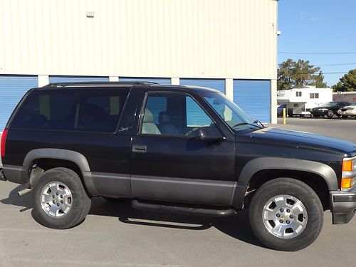 1998 black chevy tahoe 2 door sport-great mechanical condition-no rust or leaks