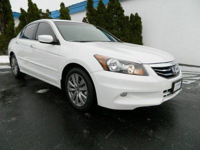 White 3.5l nav cd front wheel drive power steering 4-wheel disc brakes abs