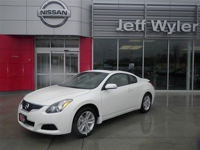 2013 altima coupe 2.5 s  pearl white