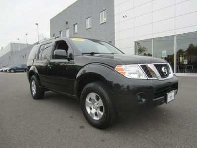 One owner 4x4 low miles dealer trade  pathfinder le