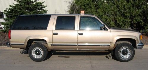 1999 chevy suburban sport utility 2500 3/4 ton four wheel drive, 94,974 miles