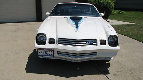 1981 Chevrolet Camaro Z28 Coupe 2-Door 5.7L, image 2
