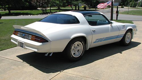 1981 Chevrolet Camaro Z28 Coupe 2-Door 5.7L, image 4