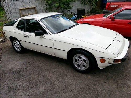 1987 porsche 924 s 2.5 liter 2-door coupe