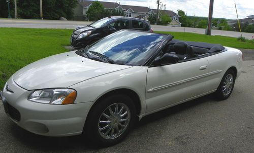 Sebring convertible 2002 chrysler white black top blue leather nice!