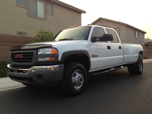 2005 gmc 3500 drw turbo diesel 4x4 crew cab ***low miles***