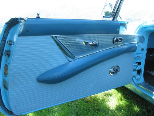 1957 Ford Thunderbird