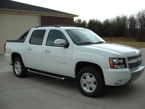 2011 chevrolet avalanche lt crew cab pickup 4-door 5.3l