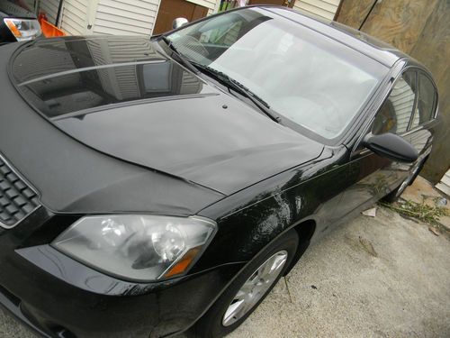 2005 Nissan Altima S Sedan 4-Door 2.5L, image 2