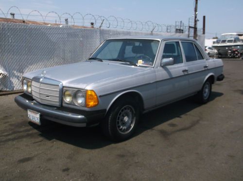 1982 mercedes 300d, no reserve