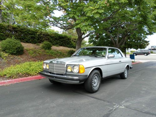 1985 mercedes benz 300cd,original example low miles,rare color,no reserve