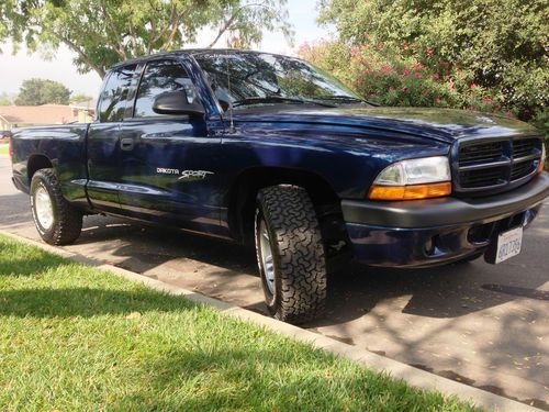 01 dodge dakota**sport**v8**clean title**clean car-fax**bfg tires**no reserve**