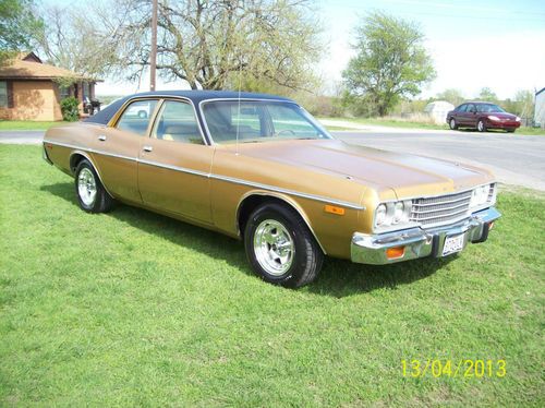 1974 dodge coronet custom sedan 4-door 5.2l