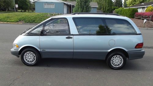 1991 Toyota Previa LE Mini Passenger Van 3-Door 2.4L, image 2