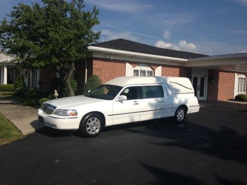 2011 lincoln town car executive l hearse 4-door 4.6l no reserve aution