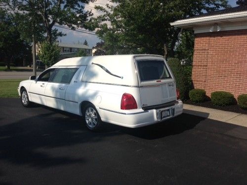 2011 Lincoln Town Car Executive L Hearse 4-Door 4.6L No Reserve Aution, image 4