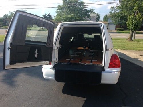 2011 Lincoln Town Car Executive L Hearse 4-Door 4.6L No Reserve Aution, image 6