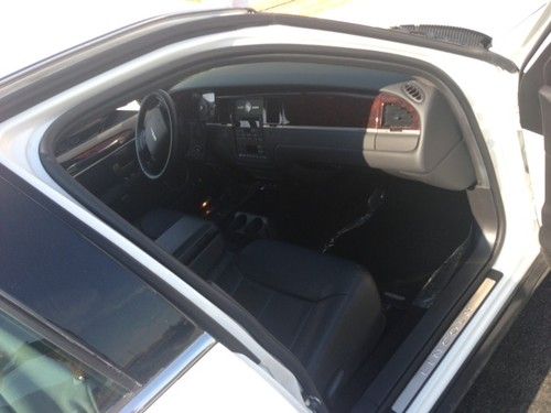 2011 Lincoln Town Car Executive L Hearse 4-Door 4.6L No Reserve Aution, image 8