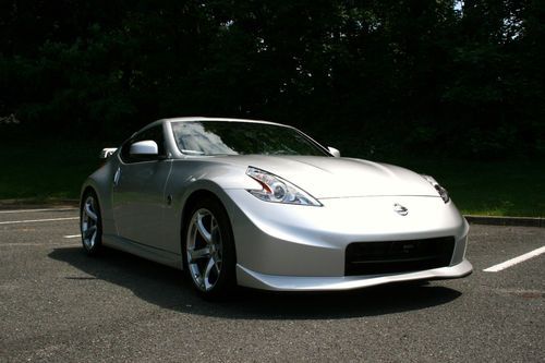 2010 Nissan 370Z Nismo with ONLY 535 miles, image 2