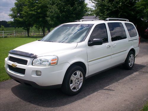 2006 chevrolet uplander mini van, great condition, dependable