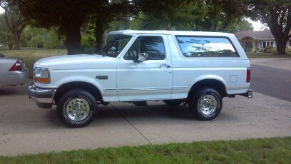 1995 ford bronco xlt sport utility 2-door 5.8l  showroom condition! 45,000 miles